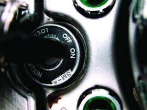 Abbildung 1: Autofahrer nehmen ihren Schlüssel nicht als hinderliches Security-Device wahr. Er ist nur das Gerät, mit dem sie ihren Wagen starten. Diese Doppelbelegung mit einer vom Anwender gewünschten Funktion wäre auch in der IT-Sicherheit hilfreich. (Bild: © photocase.com)