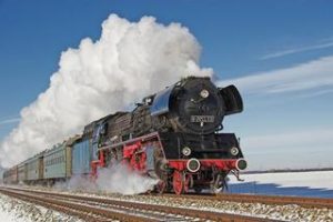 Abbildung 1: Wer Fotos von ICE-Zügen zeigt, kann Probleme mit der Bahn bekommen. Die Sonderregel für zweidimensionale Abbildungen dreidimensionaler Marken behindert die optische Verbreitung neuer Technik. (Bild: © Klaus Rainer Krieger)
