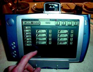 Abbildung 1: Mister House, die Software für das intelligente Haus. Über einen Webbrowser lässt sich jedes Gerät im Eigenheim steuern. Dazu bieten sich tragbare Computer wie dieses Aquapad an.