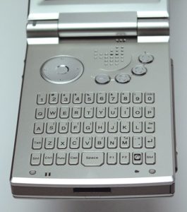 Abbildung 1: Die Tastatur des neuen Yopy YP-3500 und YP-3700 hat nun das Standard-QWERTY-Layout, dadurch werden die Tasten aber sehr schmal.