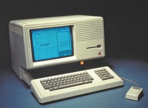 Abbildung 1: Apples Lisa gilt als Meilenstein in der Entwicklung gut benutzbarer GUIs. Die Entwickler haben jedes neue Feature zunächst mit Normalanwendern getestet und es nur implementiert, wenn es diesen Test bestanden hatte.