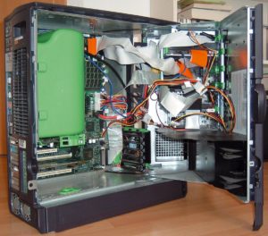 Abbildung 2: Die Hardware des getesteten I-Hawk-Systems mit zwei Xeon-Prozessoren kommt von Dell, ergänzt um eine Timerkarte.