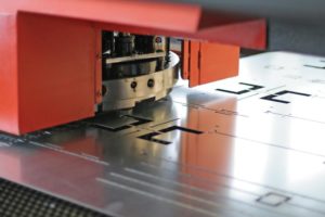 Abbildung 2: Moderne CNC-Maschinen verwenden inzwischen meist ein binäres Format, das PCs nicht ohne weiteres verdauen können. Nur das Dekompilieren der binären Dateien hilft weiter.