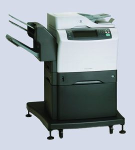 Abbildung 2: Mit Geschwindigkeiten von gut 20 Seiten pro Minute bei Office-Dokumenten und geringen Druckkosten eignet sich HPs Laserjet 4345mfp auch für größere Arbeitsgruppen.