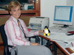 Abbildung 3: Anka Feldhusen, Leiterin der Fortbildung nutzt Linux am Arbeitsplatz, weil ihr Drucker unter Windows ständig Schwierigkeiten machte.