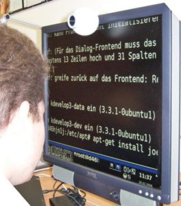 Abbildung 3: Virtuelle Auflösung: Das Display zeigt ein Viertel der gesamten Arbeitsfläche, hier das KDE-Terminal Konsole.