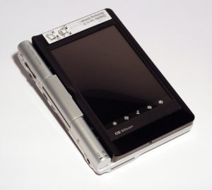 Abbildung 4: ... womit der Zaurus zum vollwertigen Stift-PDA für die Einhand-Bedienung wird. Der Desktop dreht sich dabei automatisch um 90 Grad.