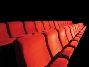     Abbildung 7: Einen Teil der Stühle besetzen viele Theater mit Profi-Applaudierern, um Besucher an passenden Stellen zum Jubeln anzuregen. Dieser Mitmach-Effekt klappt auch bei Sicherheitssoftware.    (Bild: © photocase.com)  