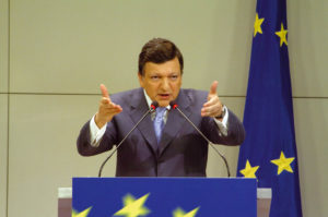Abbildung 3: Während José Manuel Barroso, der Präsident der Europäischen Kommission, um die gemeinsame Verfassung der EU-Staaten ringt, könnten sich Mitglieder der Community in den Entscheidungsgremien zur Förderung von Softwareprojekten engagieren. 