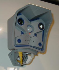 Überwachungskamera der Firma Mobotix mit Ethernet- und ISDN-Schnittstelle.