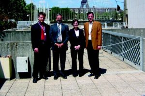 Abbildung 1: Teil der deutschen Delegation in Paris (von links): Georg Greve, Michael Leibrandt (BMWA), Christin Maier (Auswärtiges Amt), Dietmar Plesse (BMWA).