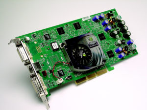 Abbildung 2: NVidia bietet für ihre Grafikkarten wie diese Quadro-4 900 XGL Binärtreiber für Linux an. Eine einheitliche Plattform, auf der Hersteller Open- Source-Treiber entwickeln, gibt es leider noch nicht.