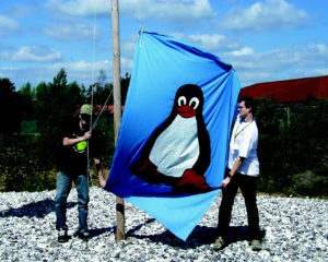 Flagge zeigten die Teilnehmer, die aus vielen Linux-Usergroups in Deutschland und dem Ausland zum LUG-Camp 2002 nach Flensburg gereist waren.