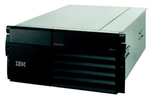 Abbildung 3: Eine solche Maschine vom Typ IBM eServer pSeries 640 (zwei Power3-CPUs mit 375 MHz, 512 MByte RAM) dient zur Leistungsmessung der Compiler.
