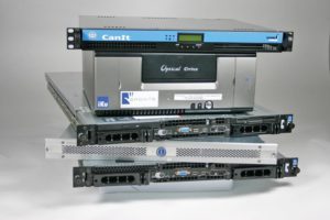 Abbildung 1: Am Test nahmen unter anderem fünf Appliances teil. Von oben nach unten: Canit Anti-Spam, IKU Sponts-Box, McAfee Secure Content Management Appliance 3200, Ironport C10 Email Security Appliance und Symantec Mail Security 8260.