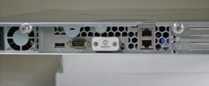 Abbildung 6: Hersteller Ironport hat bei seiner C10-Appliance konsequenterweise den VGA-Anschluss mit einer Kappe verschlossen. Es ist nicht vorgesehen, hier einen Monitor anzuschließen.