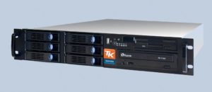Abbildung 1: Das Linux-Magazin ließ alle Test für diesen Artikel auf einem mit 2,61 GHz getakteten AMD-Dualcore-Opteron 2218 mit 2 MByte Cache laufen. Der online konfigurierte und drei Tage später gelieferte 2-HE-Server der Firma Thomas-Krenn AG ist mit 2 GByte DDR2-RAM, SATA-Festplatte und Debian ausgestattet.