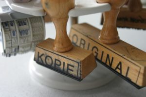     Abbildung 1: Die GPL erlaubt die Weitergabe und Vervielfältigung von Programmen. Ein Anspruch auf die Offenlegung des Quelltextes ist davon nicht automatisch ableitbar.    (Bild: © Martina Berg, Fotolia)  