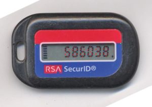 Abbildung 8: Die beiden grünen Messpunkte am Rand der blauen Fläche helfen dabei, die Lage des Keyfob zu ermitteln, die roten Messpunkte in den Ziffern des Displays greifen die dargestellten Ziffern ab.