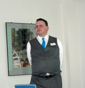 Dirk Meyer ist Diplom-Informatiker und Experte für Netzwerktechnik, Sicherheit, Linux und FreeBSD sowie Internet Service Provider seit 1992.