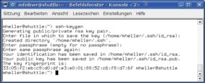 Abbildung 2: Der Befehl »ssh-keygen« erzeugt Paare aus SSH-Schlüsseln für den Benutzer. Der für das Entschlüsseln erforderliche Private Key ist vertraulich, während der Public Key öffentlich ist und zur Verschlüsselung dient. Mit dem FIngerabdruck verifiziert der Benutzer später die Authentizität des Schlüssels.