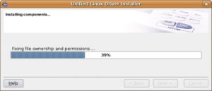 Abbildung 1: Dass der grafische Installer Berechtigungen verbiegt, kündigt er ironischerweise sogar als »Fixing file ownerschip and permissions« an.