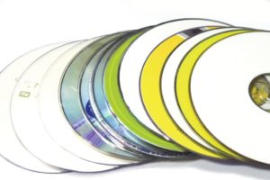     Abbildung 1: Trotz anderslautender Gerüchte: Video-DVDs entschlüsseln ist nach wie vor riskant.    (Bild: © Sergey Shlyaev, Fotolia)  
