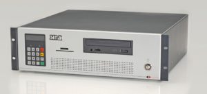 Abbildung 3: Die SINA-Box in der Hardware-Ausführung hat ein gehärtetes Linux an Bord und sichert den Datenverkehr zwischen Amt und Außenstellen. Bei Heimarbeitern und auf Notebooks kommt SINA als Software-Client zum Zuge.