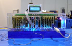 Zusammen mit den Kursteilnehmern ist dieses MyCPU-Objekt entstanden. Verbaut sind in dem High-End-System, wie die Schöpfer es stolz nennen, zusätzlich zur CPU (ganz links) unter anderem der Interrupt-Controller, ein Multi-I/O-Adapter und das neue Grafik-Modul.