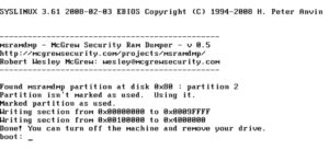 Abbildung 1: Das Mini-Bootsystem Msramdump kopiert den kompletten RAM-Inhalt auf den USB-Stick. Selbst nach einem Neustart bleiben Daten vom vorherigen System erhalten. (Quelle: [13])