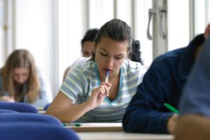 Abbildung 1: LPI und BSD bieten an die Prüfungen auf Papier zu absolvieren. Manchmal gibt es auf Messen sogar vergünstigte Teilnahmegebühren. (Bild: © PhotoCreate, Fotolia.com)