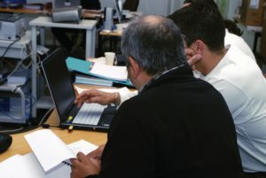 Abbildung 2: Beim Performance-based Testing muss der Prüfling Probleme in einer Installation finden und dem Prüfer vorführen, wie er sie behebt. (Bild: © Dominique LUZY, Fotolia.com)