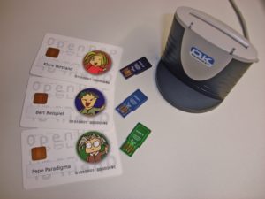 Abbildung 1: X2go-Benutzer melden sich mit Smartcard, USB-Stick oder perPasswort am System an. Für die Demoversion haben die Entwickler schicke Karten mit passenden Bildern aus dem KDE-Usermanager erstellt.