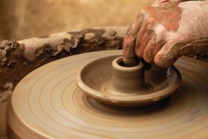     Abbildung 2: Formbar - die Gesetzgebung regelt Abmahnungen im Zusammenhang mit Urheberrechtsverstößen, die Formulierung lässt den Gerichten allerdings reichlich Gestaltungsspielraum.    (Bild: © Chg, Fotolia.com)  
