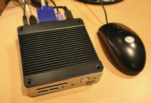 Abbildung 1: Christmanns kleiner Teo reist nach Hannover. Der Hersteller gibt Linux-Tauglichkeitsgarantie für seine Geräte.