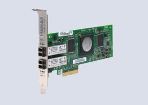 Abbildung 1: Die Hersteller Emulex und Qlogic beherrschen bei Fibre Channel den Adapter-Markt. Links das Modell LPe 12000, rechts QLE 2462.