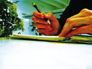 Abbildung 3: Wer seine Lizenzverträge in allen Einzelheiten verstehen will, kommt um eine gründliche Durchsicht der Akten nicht herum. Bild: © Ahermes, photocase.com)