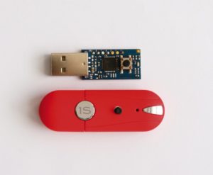Abbildung 3: Wer nicht löten will, kauft Open Kubus fertig mit Gehäuse. Diese Version integriert den USB-Treiber im Mikrocontroller Atmega16u4.