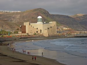 Abbildung 2: Das Alfredo-Kraus-Auditorium am Strand Las Canteras: Das Konzertgebäude diente dem Summit als Veranstaltungsort der ersten zwei Tage.