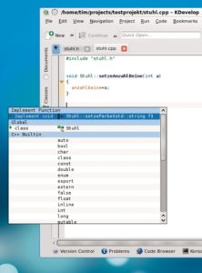 Abbildung 3: Da die Methode »setzeFarbe()« noch keine Implementierung besitzt, schlägt die automatische Code-Vervollständigung vor, eine leere anzulegen.