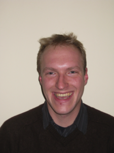Abbildung 4: Sven Dehmlow betreut die Server der Tallence GmbH, die Java-Entwicklung betreibt. Statt Blades entschied sich das Unternehmen für leistungsstarke Server und Virtualisierung.