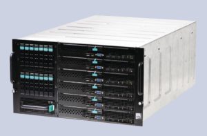 Abbildung 5: Modular und kompakt ohne Blades: Das 2008 von Intel eingeführte Modular-Server-System sieht genauso aus wie ein (quergelegtes) Bladesystem mit integriertem Mini-Storage.