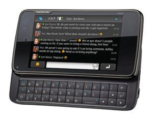 Abbildung 1: Das Nokia N 900 kommt mit einer dreizeiligen Schiebetastatur.