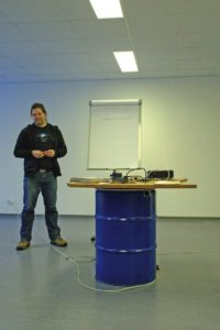 Abbildung 2: Cornelius Schumacher beim Marketing-Brainstorming.