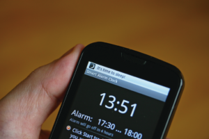 Abbildung 6: Zeit, um ins Bett zu gehen! Die Smart Alarm Clock weist den Anwender freundlich darauf hin, dass er spätestens jetzt schlafen gehen muss, um acht Stunden Schlaf zu bekommen.