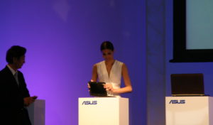 Präsentation: Das 1018P kommt auf die Cebit-Bühne.
