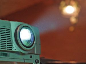 Abbildung 1: Beim privatem Filmgenuss sind trotz möglicher Urheberrechtsverstöße Strafen die Ausnahme. Copyright: catk, Photocase.com