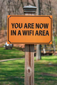 Abbildung 1: Die Absicherung des eigenen WLAN gehört zu den Pflichten, die Investition in neue Technologie nicht. © Todd Arena, 123RF.com