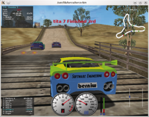 Abbildung 1: Die Rennsportsimulation Torcs bringt viele frei konfigurierbare Strecken, Autos und Computergegner mit. Von links nach rechts: ein Ferrari im Australien, ein winterlicher Zweikampf, ein Porsche auf einer Bergrennstrecke. Alle Elemente lassen sich mit OSS-Tools editieren, so auch die 3-D-Trackside-Objects.