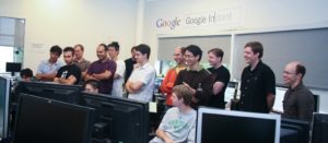 So sehen die Googler bei der Einführung eines neuen Produkts aus - hier während des offiziellen Announcements von Google Instant. Foto: Google.